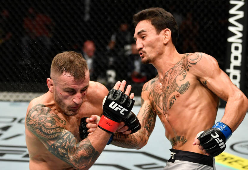 Глава UFC раскритиковал судейство в бою Волкановски - Холлоуэй