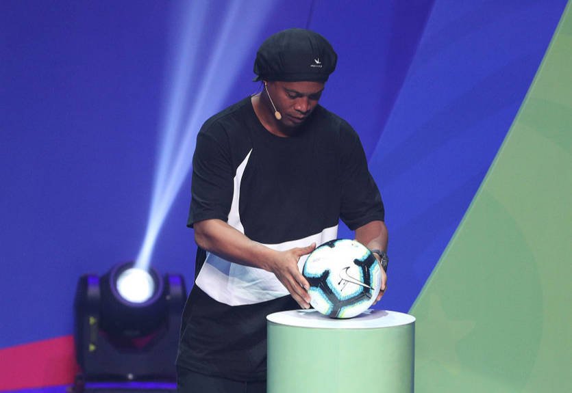 Суд отказался освободить Роналдиньо из-под домашнего ареста