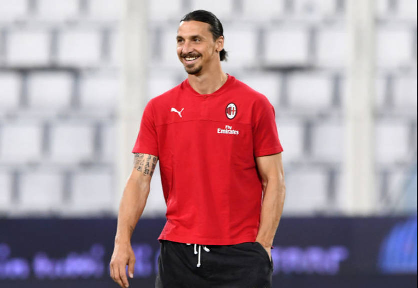 Ибрагимович рассмешил одноклубников во время получения награды