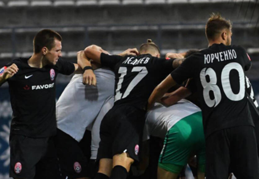 Заря не рискнула и теперь пьет шампанское Заря не рискнула и теперь пьет шампанское