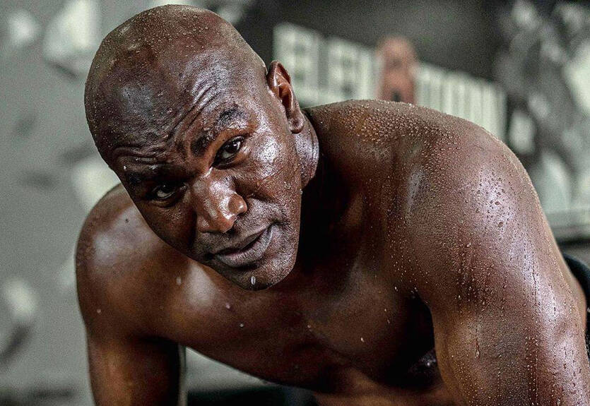 Холифилд - о Кличко: Окружайте себя величием