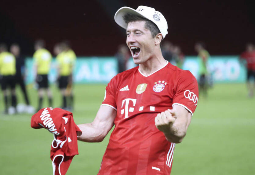 Левандовски - лучший игрок сезона Бундеслиги, Гетце признан главным разочарованием