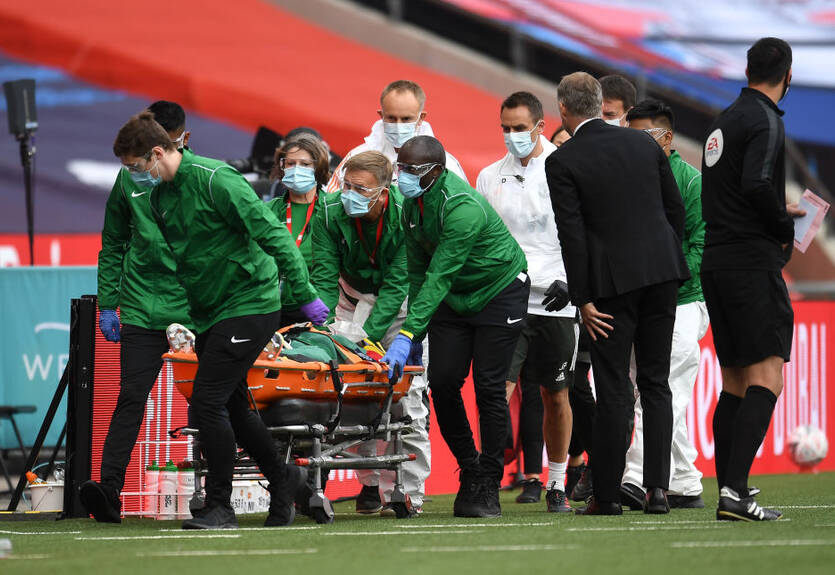 Стало известно состояние Байи, которого вынесли на носилках с поля в матче с Челси