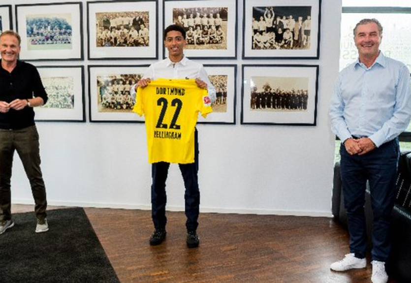 Боруссия представила новичка из Англии с помощью хита The Beatles Боруссия представила новичка из Англии с помощью хита The Beatles