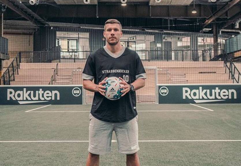 Подольски с сыном поиграли в FIFA на яхте в открытом море