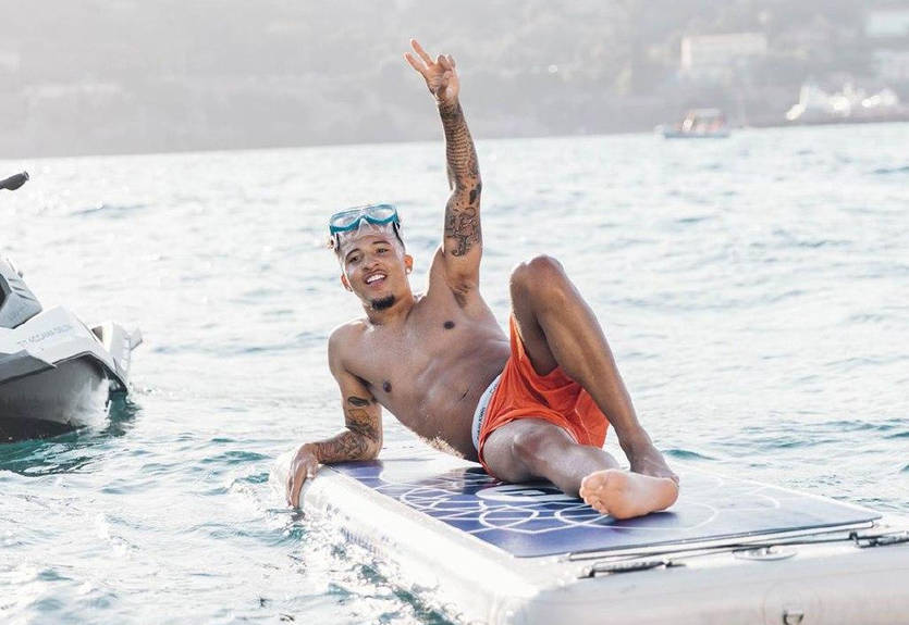 Пока МЮ и Боруссия ведут переговоры, Санчо снял клип о том, как хорошо отдыхает