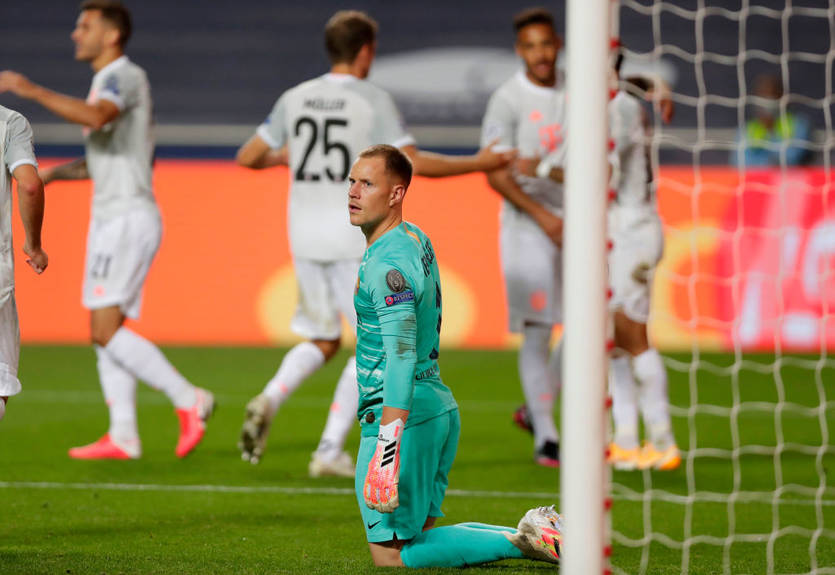 Безысходность: появилось фото Месси и Тер Штегена в перерыве матча против Баварии