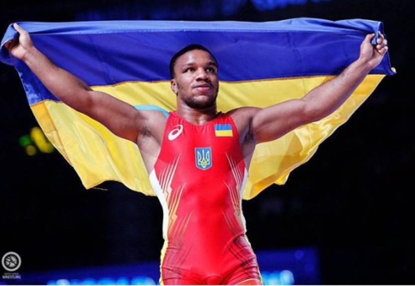 День флага: Свитолина, Беленюк, Харлан и другие поздравили украинцев