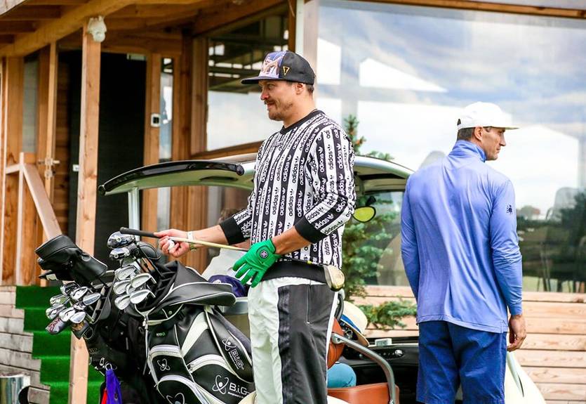 Усик и Шевченко сыграли на международном турнире по гольфу