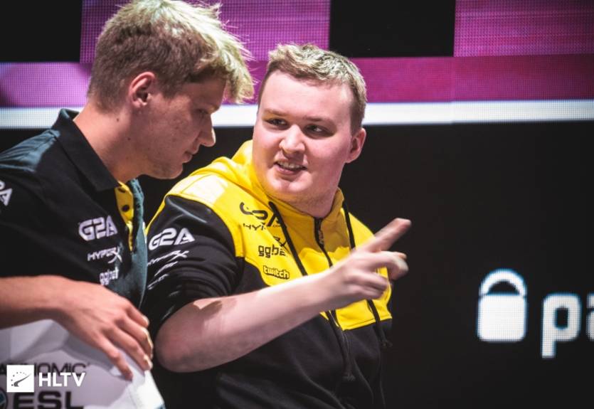 Игрок NaVi проанализировал оружие AUG в CS:GO