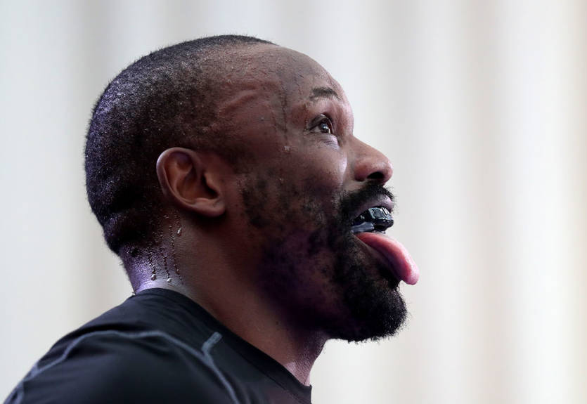 Hello, Usyk: Чисора передал привет украинцу, получая удары от Хэя Hello, Usyk: Чисора передал привет украинцу, получая удары от Хэя