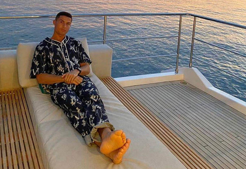 Роналду после очередного рекорда отправился на морскую прогулку Роналду после очередного рекорда отправился на морскую прогулку