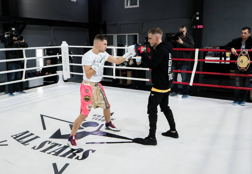 Тренер Беринчика - о бое с Симионом: Не ждем легкой прогулки, он проигрывал только топам