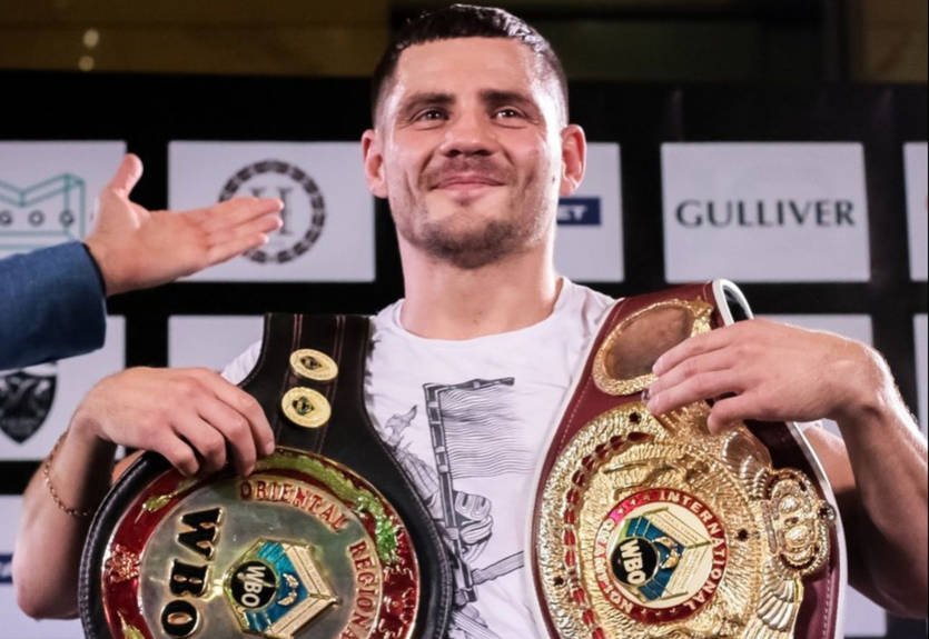 Известный украинский боксер и его команда вышли на ринг в формах украинских футбольных клубов Известный украинский боксер и его команда вышли на ринг в формах украинских футбольных клубов