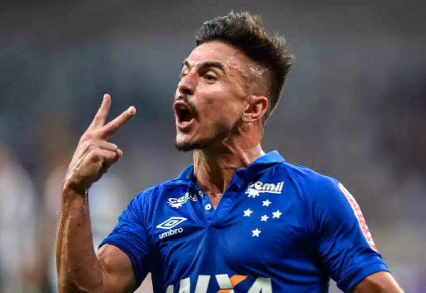 ФИФА обязала Крузейро выплатить Заре долг за Гомеса