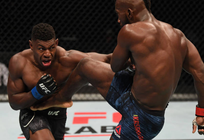 Нокаут года: боец UFC сокрушил соперника немыслимым ударом с разворота