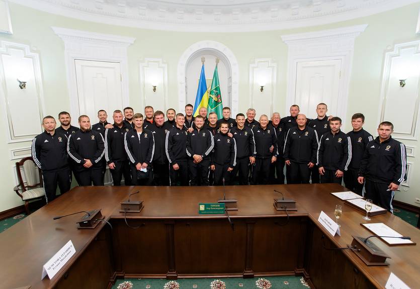 Харьков поблагодарил регбийный клуб «Олимп» и его президента Ярославского за победу в национальном турнире