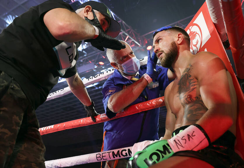 Ломаченко: Хотел бы извиниться перед всеми, что не оправдал надежды