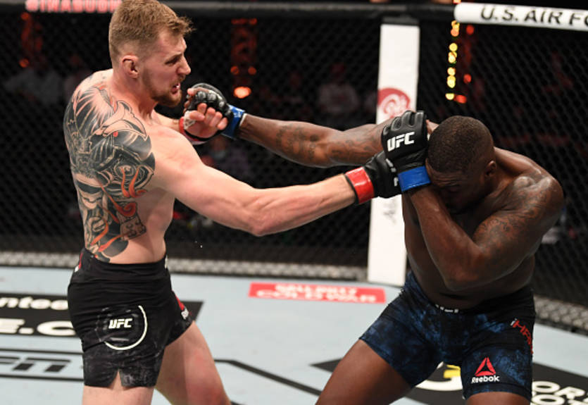 Волков техническим нокаутом победил Харриса на UFC 254 Волков техническим нокаутом победил Харриса на UFC 254