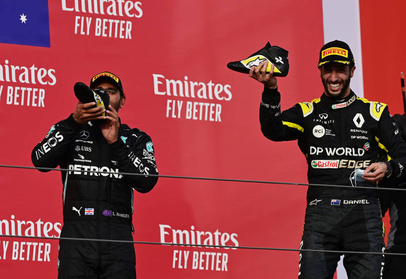 Хэмилтон выпил шампанского из ботинка Риккьярдо