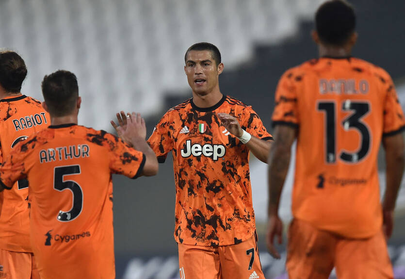 Специя - Ювентус 1:4 Видео голов и обзор матча Специя - Ювентус 1:4 Видео голов и обзор матча