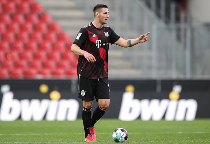 Защитник Баварии Зюле заразился коронавирусом