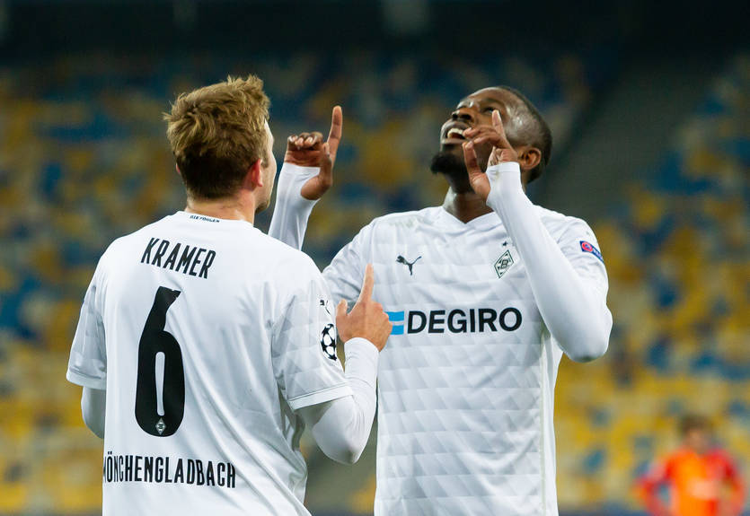 Боруссия М жестко потроллила Шахтер