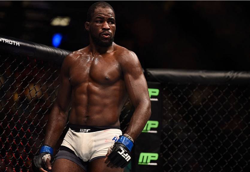 Андерсон досрочно победил Манхуфа в главном бою Bellator 251