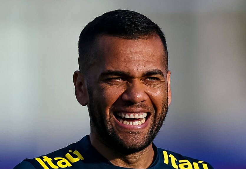 "Пасуй на Месси": Дани Алвес дал очень простой совет новичку Барселоны