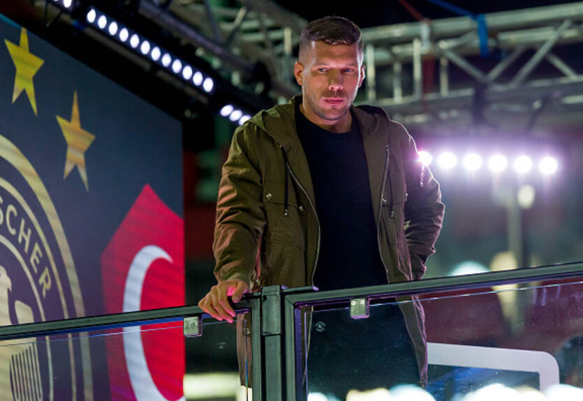 Чемпион мира по футболу Подольски сыграет за любимый хоккейный клуб Чемпион мира по футболу Подольски сыграет за любимый хоккейный клуб