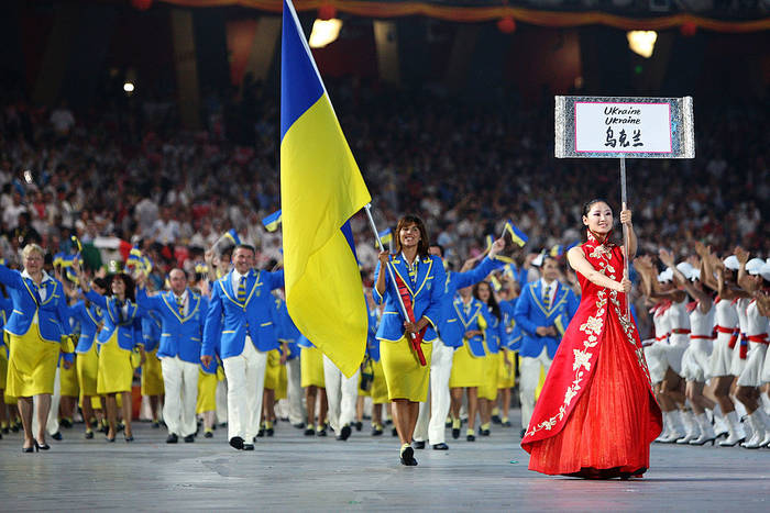 Яна Клочкова с флагом Украины на открытии Олимпиады