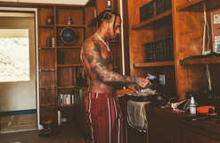 Льюис Хэмилтон и его невероятный дом, который "наполнен любовью"