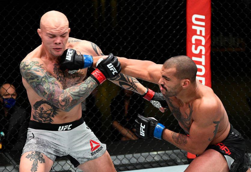 UFC Fight Night 184: Смит "задушил" Кларка и другие результаты турнира