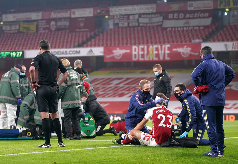 Давид Луис и Рауль Хименес разбили головы, одного унесли с кислородной маской