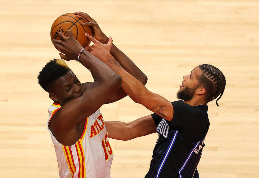 НБА: Орландо обыграл Атланту в предсезонном матче, Клипперс уступили Лейкерс