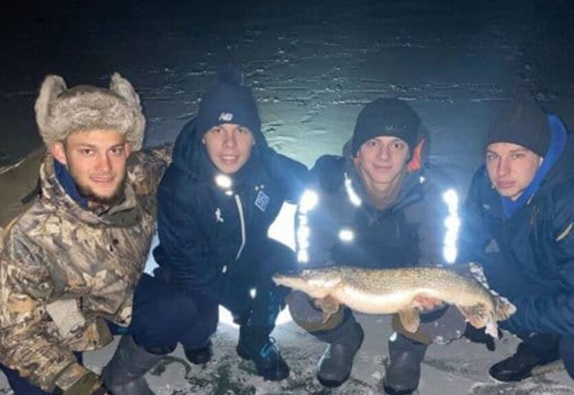 Игроки Динамо сходили на зимнюю рыбалку и похвастались уловом