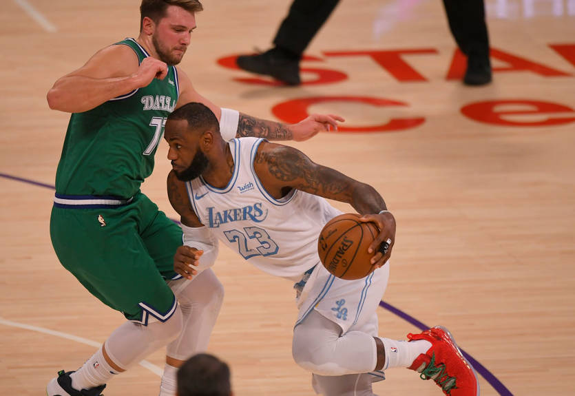 НБА: Милуоки разбили Голден Стэйт, Лейкерс обыграли Даллас