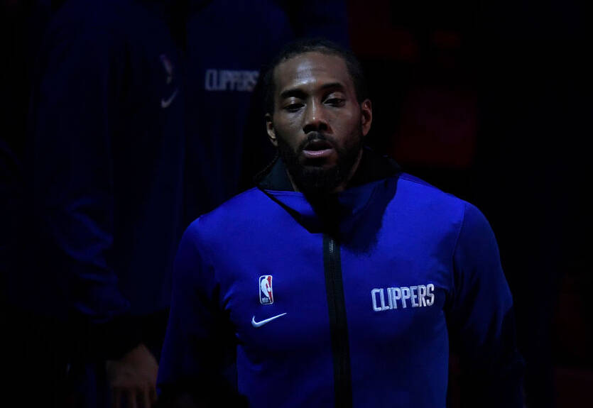 Леонарду наложили восемь швов после удара локтем по лицу от одноклубника