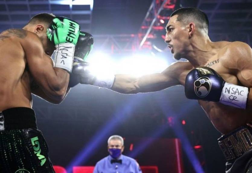 Результат боя Ломаченко - Лопес признан сенсацией года по версии The Ring Результат боя Ломаченко - Лопес признан сенсацией года по версии The Ring