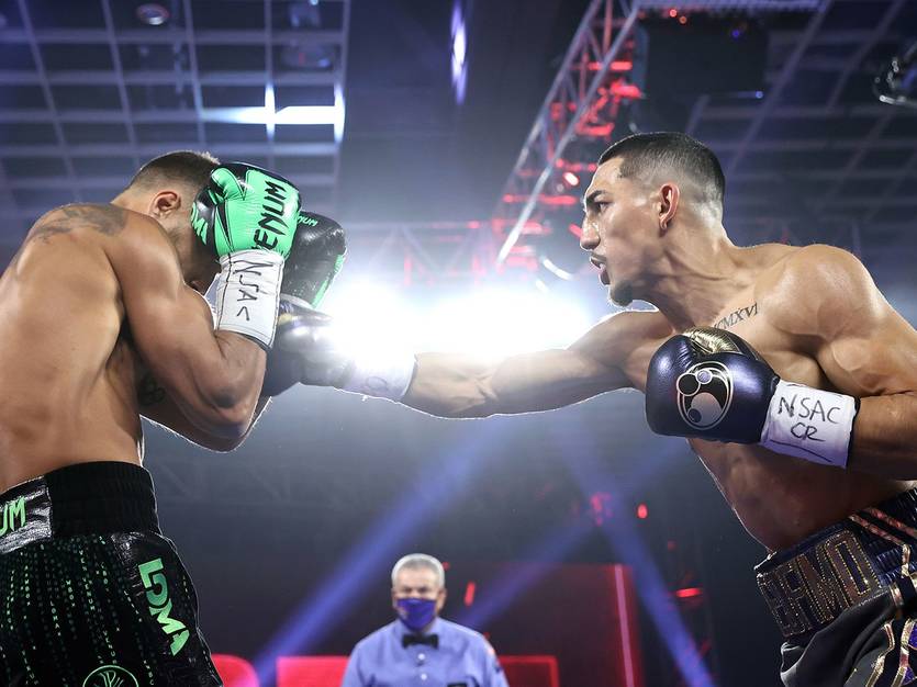 Теофимо Лопес может выиграть звание боксера года по версии BWAA / Boxing Scene