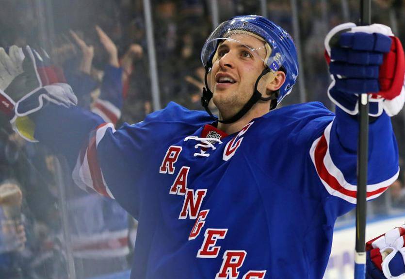 Экс-капитан Рейнджерс завершил карьеру после 13 сезонов в НХЛ Экс-капитан Рейнджерс завершил карьеру после 13 сезонов в НХЛ