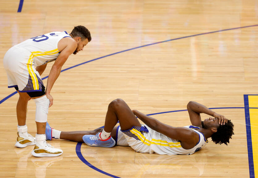Игрок Голден Стэйт повредил лодыжку в матче против Портленда