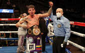 Феликс Альварадо защитил титул IBF, его брат сенсационно потерял пояс WBA Феликс Альварадо защитил титул IBF, его брат сенсационно потерял пояс WBA