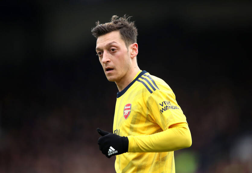 Озил предпочел бы пенсию переходу в Тоттенхэм, Моуринью не оценил такой выбор