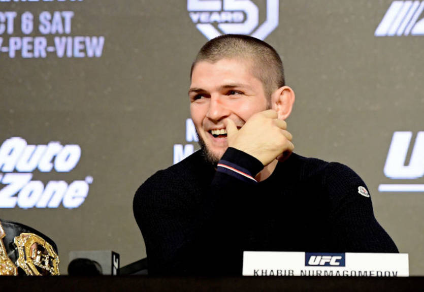 Хабиб опубликовал шуточное видео о переговорах с главой UFC