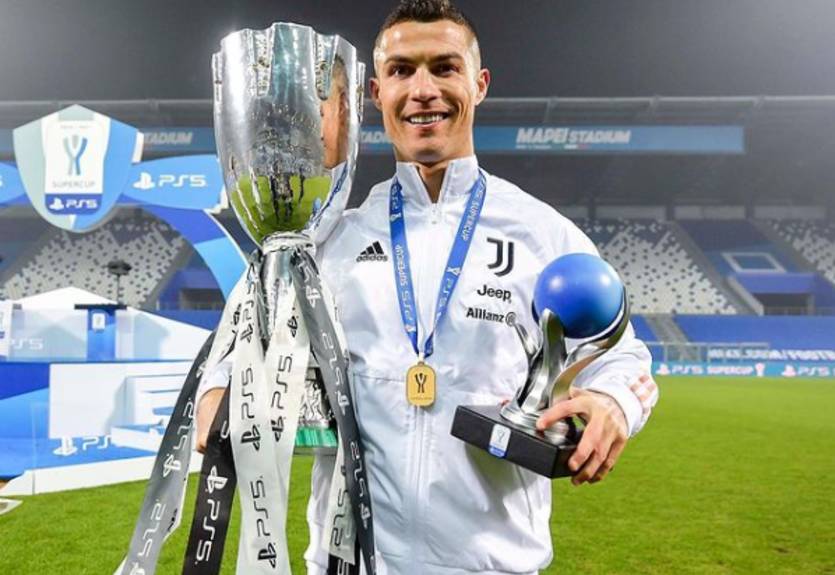 Роналду догнал Хави по числу завоеванных трофеев