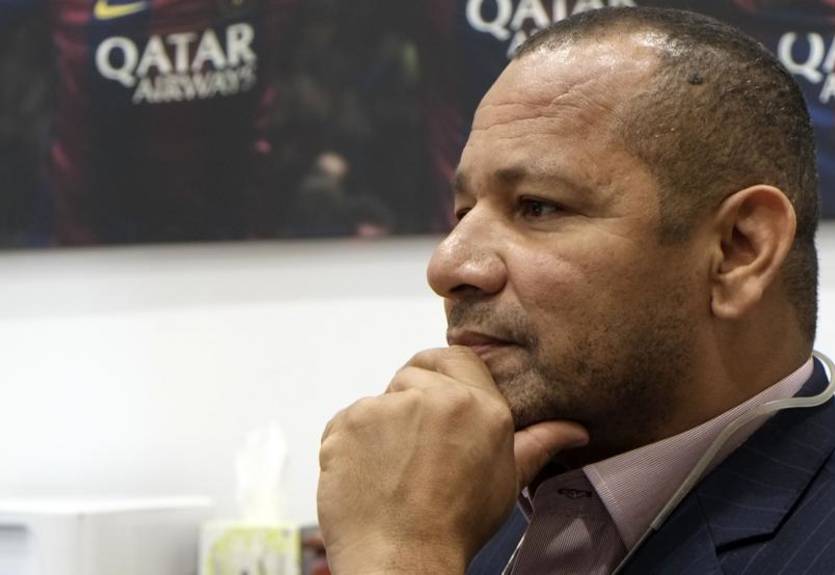 Отец Неймара омолодился, сделав себе белоснежную улыбку