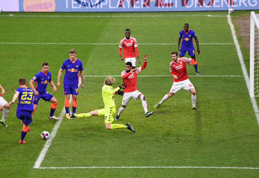 Айнтрахт уничтожил Арминию, Вольфсбург обыграл Байер, Лейпциг уступил Майнцу