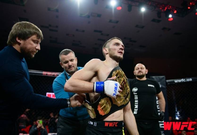 Украинский боец Денис Бондарь подписал контракт с UFC Украинский боец Денис Бондарь подписал контракт с UFC