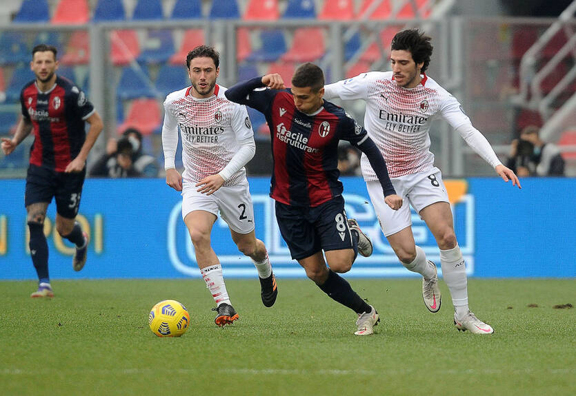 Милан с незабитым пенальти Златана обыграл Болонью